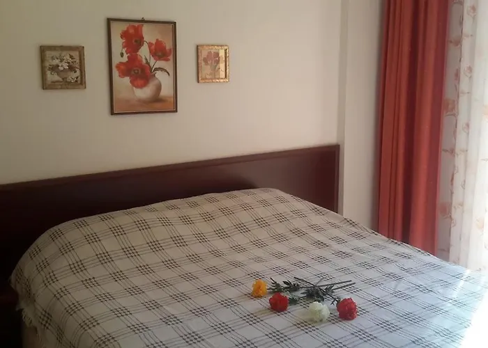 Twins Apart Aparthotel *